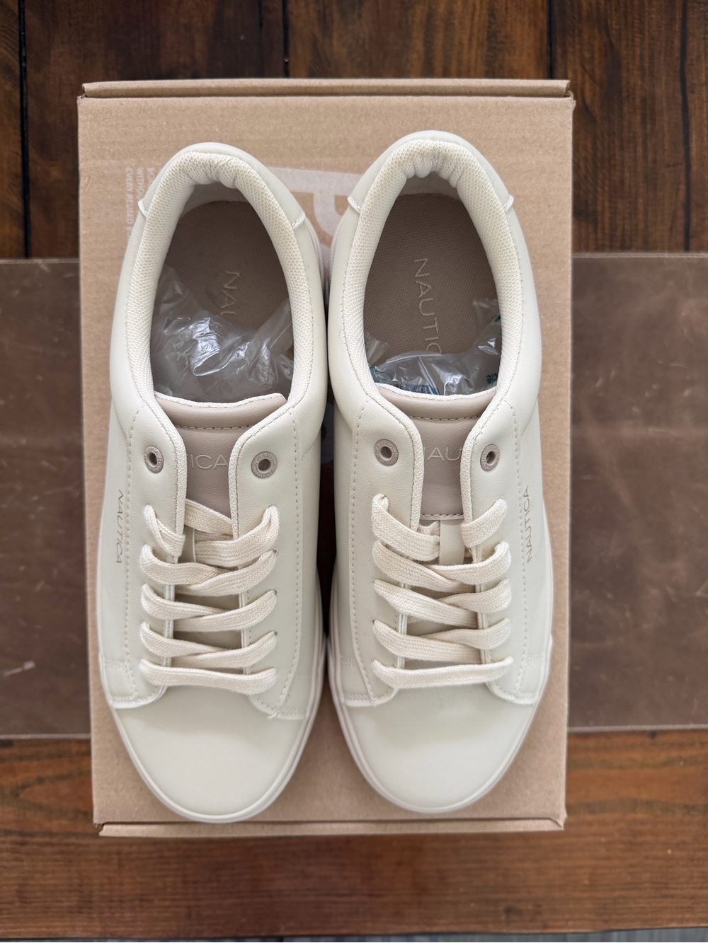 Nautica Women's Cream Low-Top Lace-Up Sneakers Never Used Size 10